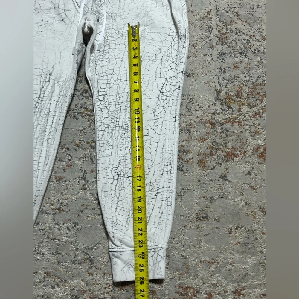 LULULEMON thick jogger pants size 14 white marbled